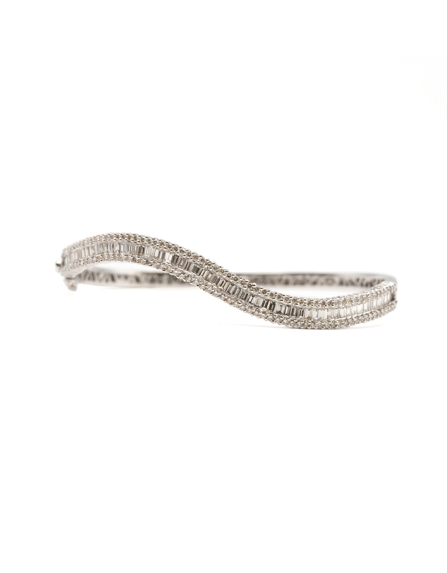 Wave Diamond Bangle 4CT 18K White Gold