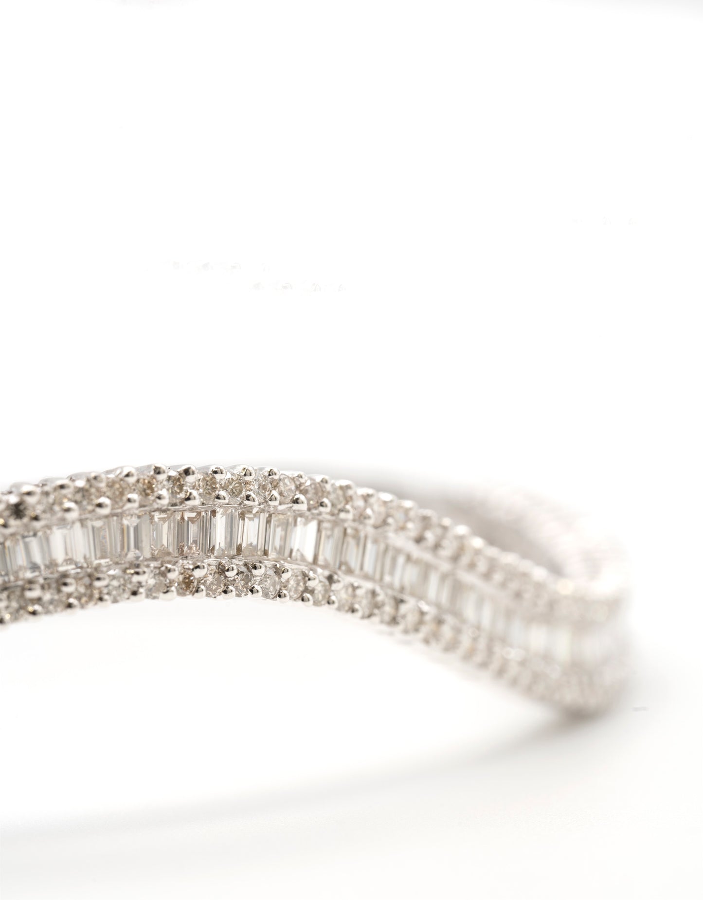 Wave Diamond Bangle 4CT 18K White Gold