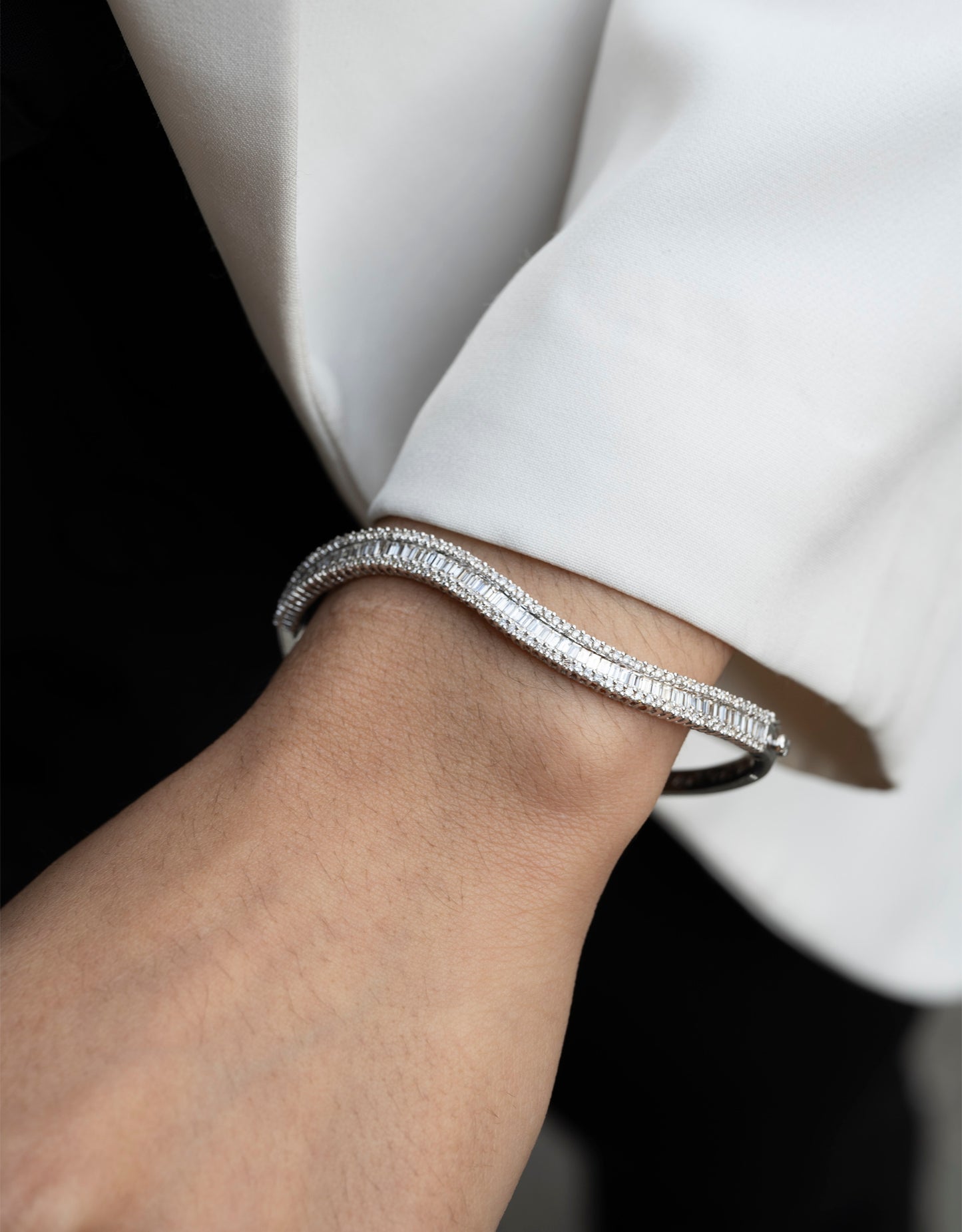 Wave Diamond Bangle 4CT 18K White Gold