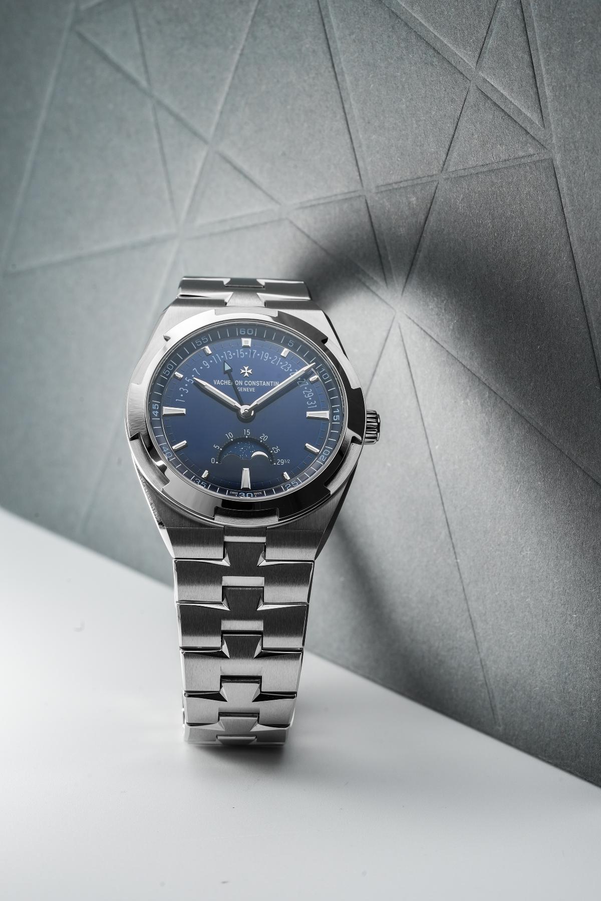Vacheron Constantin Overseas Moonphase Retrograde Date